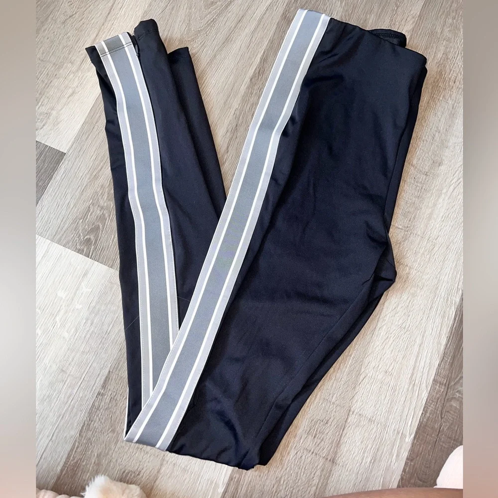 Fabletics Motion 360+ Twisted Stripe Pull on Pants - Picture 2 of 3